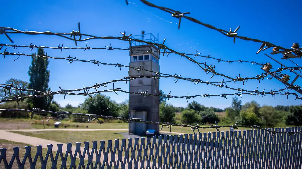 Nicht-nur-an-der-Berliner-Mauer-auch-an-der-innerdeutschen-Grenze-kamen-Menschen-bei-Fluchtversuchen-ums-Leben-Die-Erinnerung-an-das-unmenschliche-Grenzergime-wird-auf-verschiedene-Weise-wach-gehalten