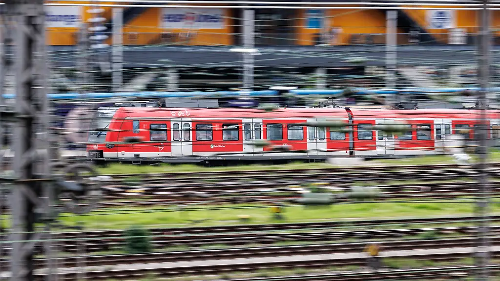 Am-Ostbahnhof-und-in-Daglfing-wird-gebaut-Im-S-Bahnverkehr-kommt-es-deswegen-zu-Einschraenkungen