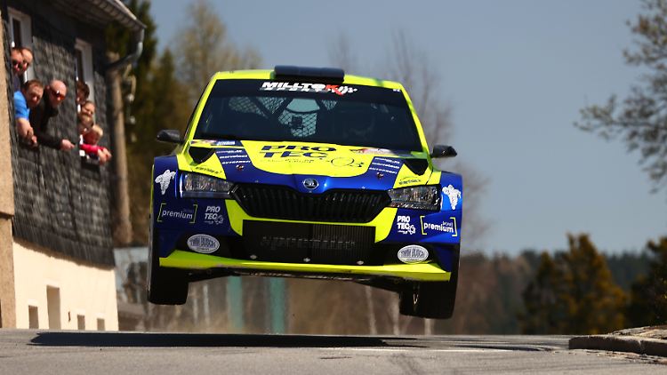 Vom Rundstrecken-Ass zum Rallye-Überflieger: Philip Geipel im Skoda Fabia Rally2 EVO.
