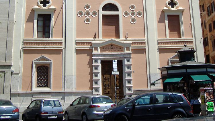 Das Gebäude des Collegium Russicum in der Via Carlo Cattaneo 2/A.
