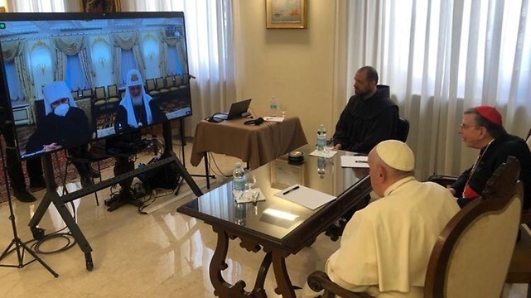 Kyrill I. und Papst Franziskus bei einem digitalen Austausch Mitte März.