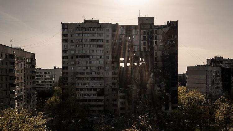 Ein zerstörter Wohnkomplex im ostukrainischen Charkiw.