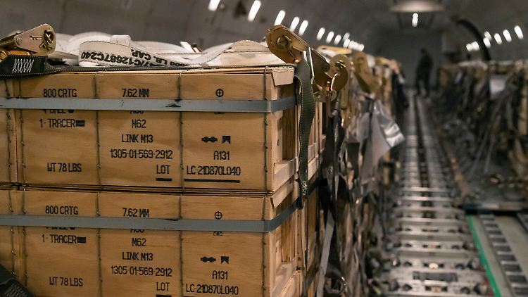 Munitionskisten auf dem Weg in die Ukraine: Russland erklärt Waffenlieferungen aus NATO-Staaten zu legitimen Angriffszielen.
