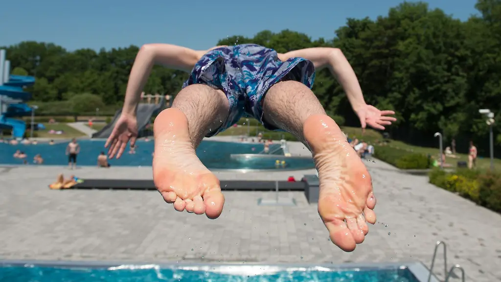 Hitzewarnung-am-Mittwoch-fuer-Thueringen-Wer-kann-sollte-fuer-Abkuehlung-sorgen-und-direkte-Sonne-vermeiden