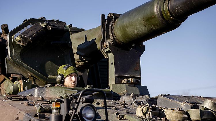 Auch an Panzerhaubitzen sollen ukrainische Soldaten ausgebildet werden.