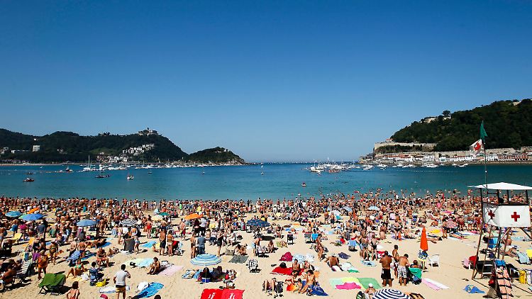 Wieder mehr Touristen: Strand von San Sebastian im September 2010.