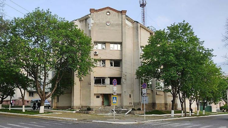 Ein Blick auf das beschädigte Gebäude des Ministeriums für Staatssicherheit in Tiraspol. 