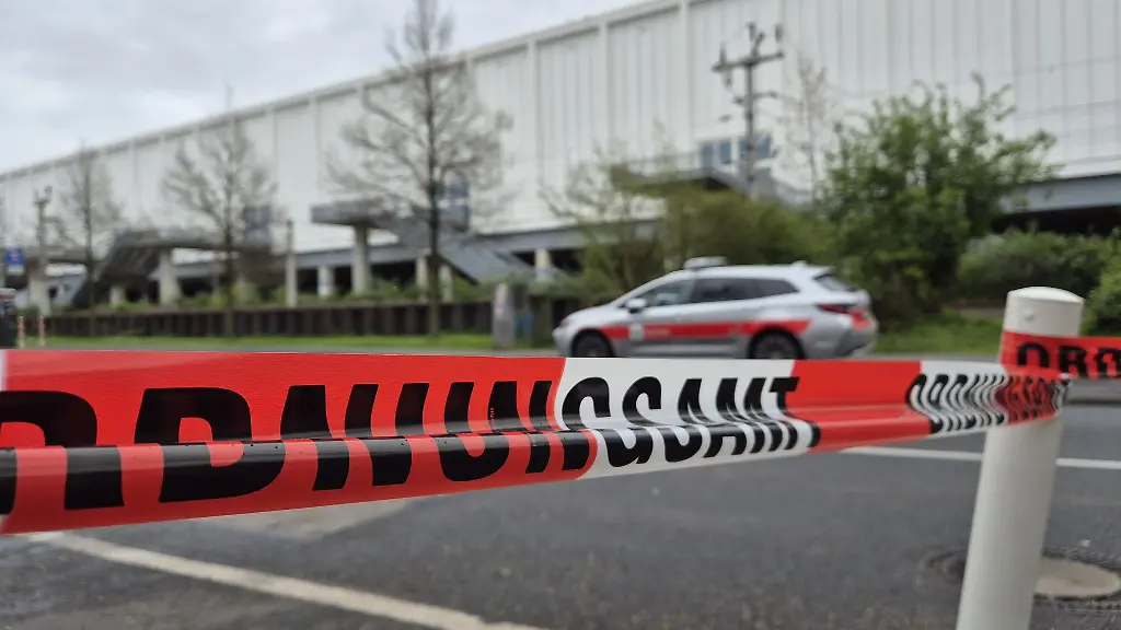 In-Koeln-ist-bei-Bauarbeiten-erneut-eine-Bombe-gefunden-worden-die-entschaerft-werden-muss