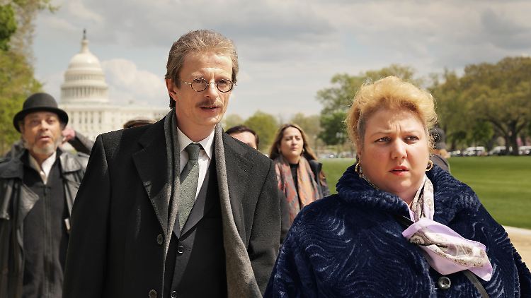 Alexander Scheer als Anwalt Bernhard Docke und Meltem Kaptan als Rabiye Kurnaz.