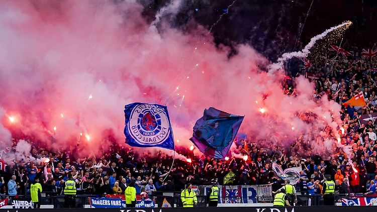Die Rangers-Fans, hier beim Old Firm gegen Celtic, mögen es bunt.