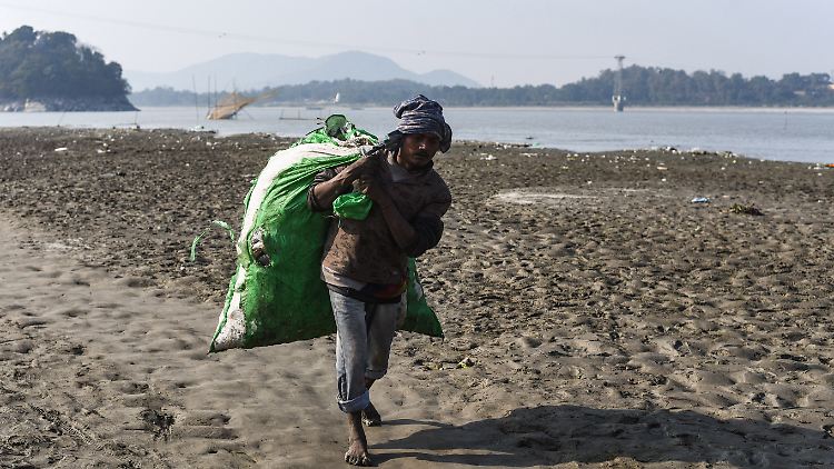 Die Erderwärmung und Extremwetter schaden dem Weltklimarat IPCC zufolge bereits der globalen Wirtschaft - Millionen Menschen droht Armut.