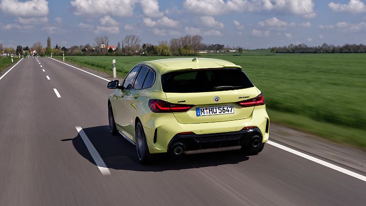 Lediglich 4,7 Sekunden braucht der BMW M135i xDrive für den Sprint auf Landstraßentempo.