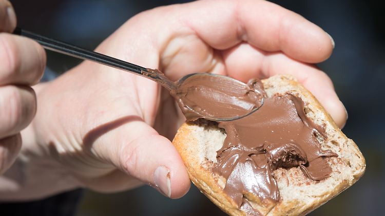 Mag schmecken, der Verzehr von mancher Nuss-Nougat-Cremes sollte laut Öko-Test aber noch mal überdacht werden.