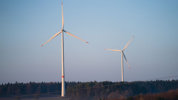 Der Krieg in der Ukraine beschleunigt in Deutschland die Auseinandersetzung um den Ausbau der erneuerbaren Energien.
