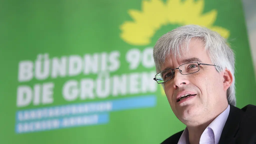 Der-finanzpolitische-Sprecher-der-Gruenen-Fraktion-Olaf-Meister-haelt-einen-Haushaltsbeschluss-in-der-Landtagssitzung-Mitte-Dezember-fuer-unrealistisch
