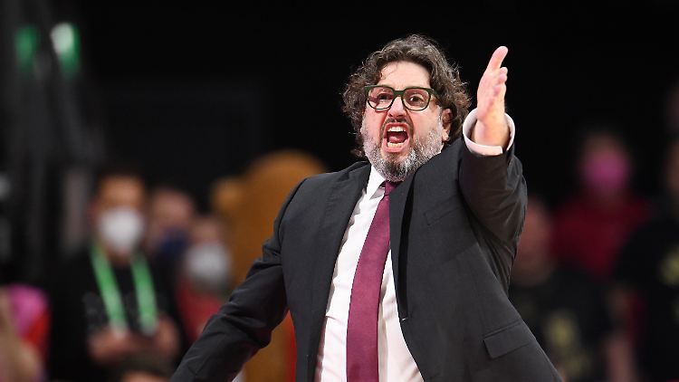 Bayerns Coach Andrea Trinchieri musste an der Seitenlinie viel arbeiten. Es nutzte nichts.