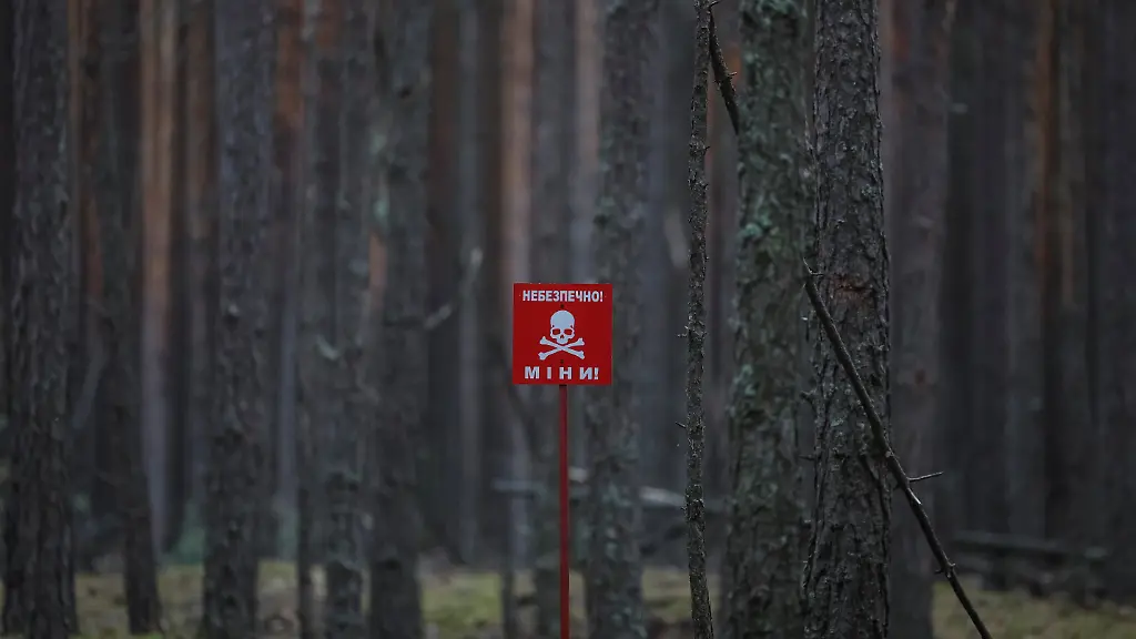 2023-09-21T104825Z-1502255252-RC2AC3AVBW4U-RTRMADP-3-UKRAINE-CRISIS-BELARUS-BORDER