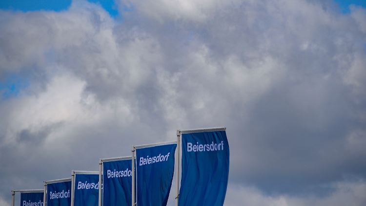 Beiersdorf senkt die Erwartungen der Klebstoffsparte.