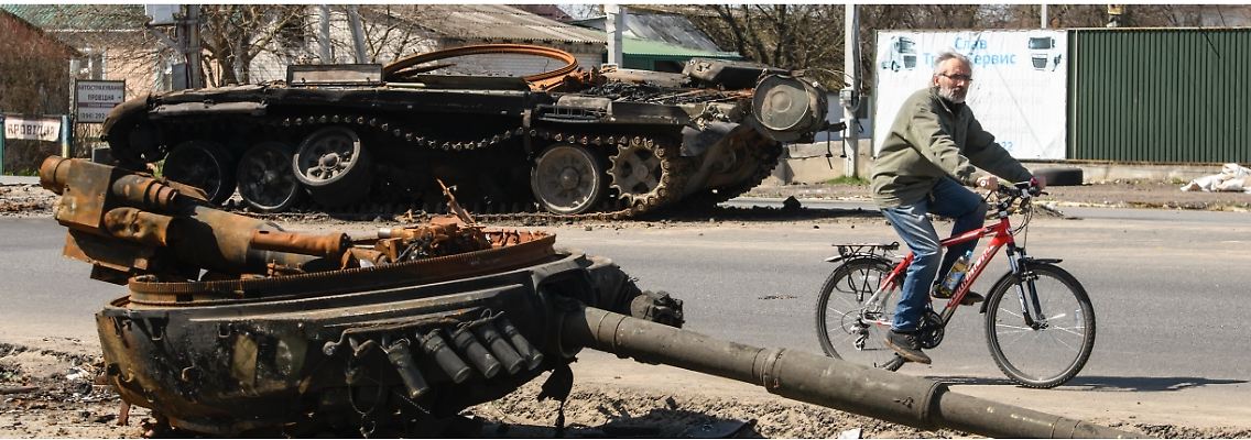 Im Laufe des Kriegs in der Ukraine mehren sich die Bilder von russischen Panzern, bei denen der Panzerturm abgesprengt wurde.