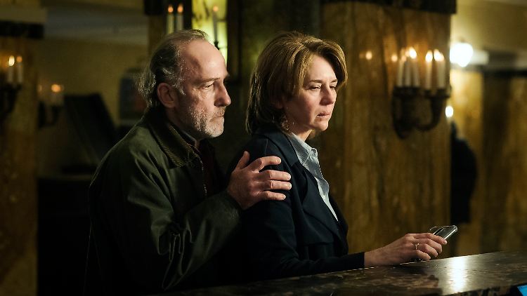 Das Ex-Paar kommt sich wieder näher: Fritz Keller (Karl Markovics) und Marie Keller (Valentina Sauca).
