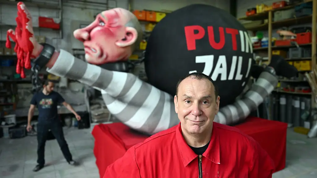 Nirgendwo-sonst-ist-der-Spott-der-Narren-so-gallig-wie-im-Karneval-in-Duesseldorf-das-Markenzeichen-von-Wagenbauer-Jacques-Tilly