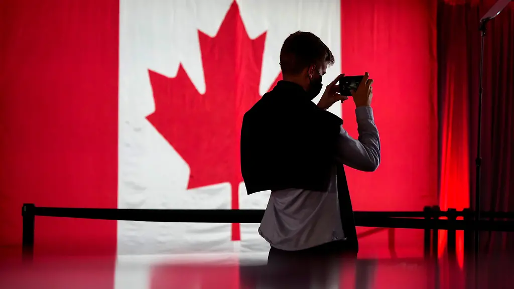 2021-09-21T034251Z-44739169-RC23UP9XJ3QV-RTRMADP-3-CANADA-ELECTION