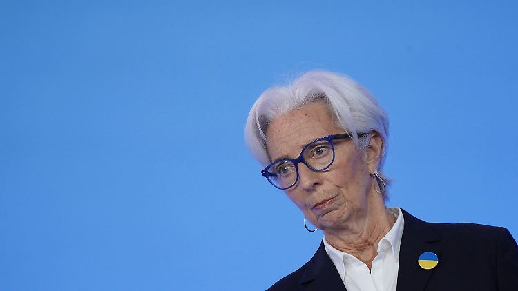 Die EZB-Präsidentin Lagarde hält die Zinsen derzeit für angemessen.