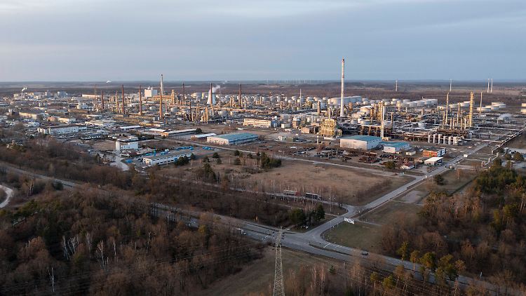  Mehr als 5000 Kilometer reicht die "Freundschaft": die "Druschba"-Pipeline von Russland über Belarus nach Ostdeutschland.
