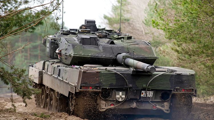 Ein Leopard-2-Kampfpanzer der Bundeswehr.