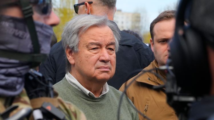 UN-Generalsekretär Guterres fordert Russland auf, mit dem Internationalen Strafgerichtshof bei der Untersuchung möglicher Kriegsverbrechen zusammenzuarbeiten. 