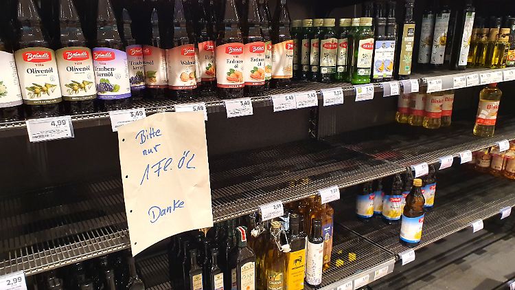 Leer Speiseöl-Regale gab es vielerorts.