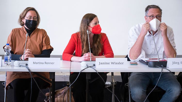Martina Renner (l.) beklagt, dass in der eigenen Partei ein Klima herrscht, das übergriffiges Verhalten befördere.