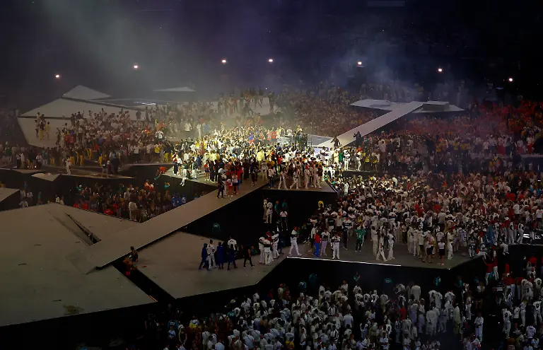 2024-08-11T205307Z-2071811353-UP1EK8B1M0HAR-RTRMADP-3-OLYMPICS-2024-CEREMONIES