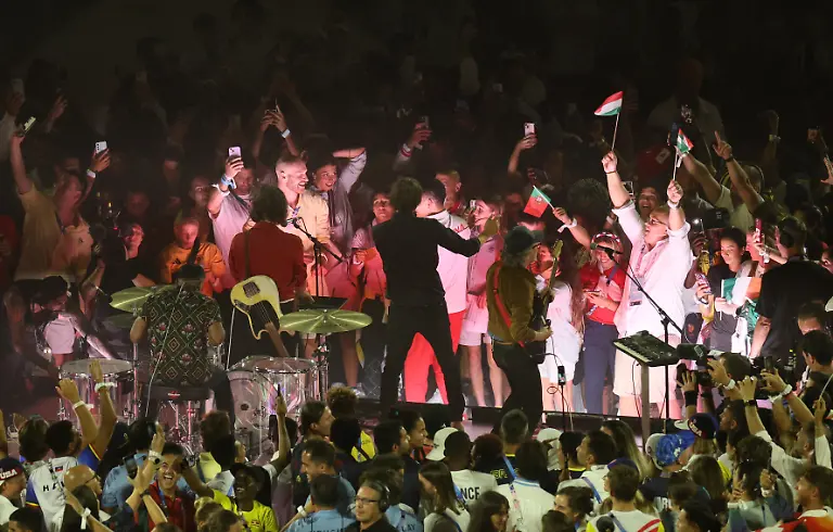 2024-08-11T205341Z-1198025629-UP1EK8B1M1FAZ-RTRMADP-3-OLYMPICS-2024-CEREMONIES