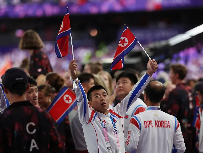 2024-08-11T200002Z-1987895654-UP1EK8B1JK01H-RTRMADP-3-OLYMPICS-2024-CEREMONIES