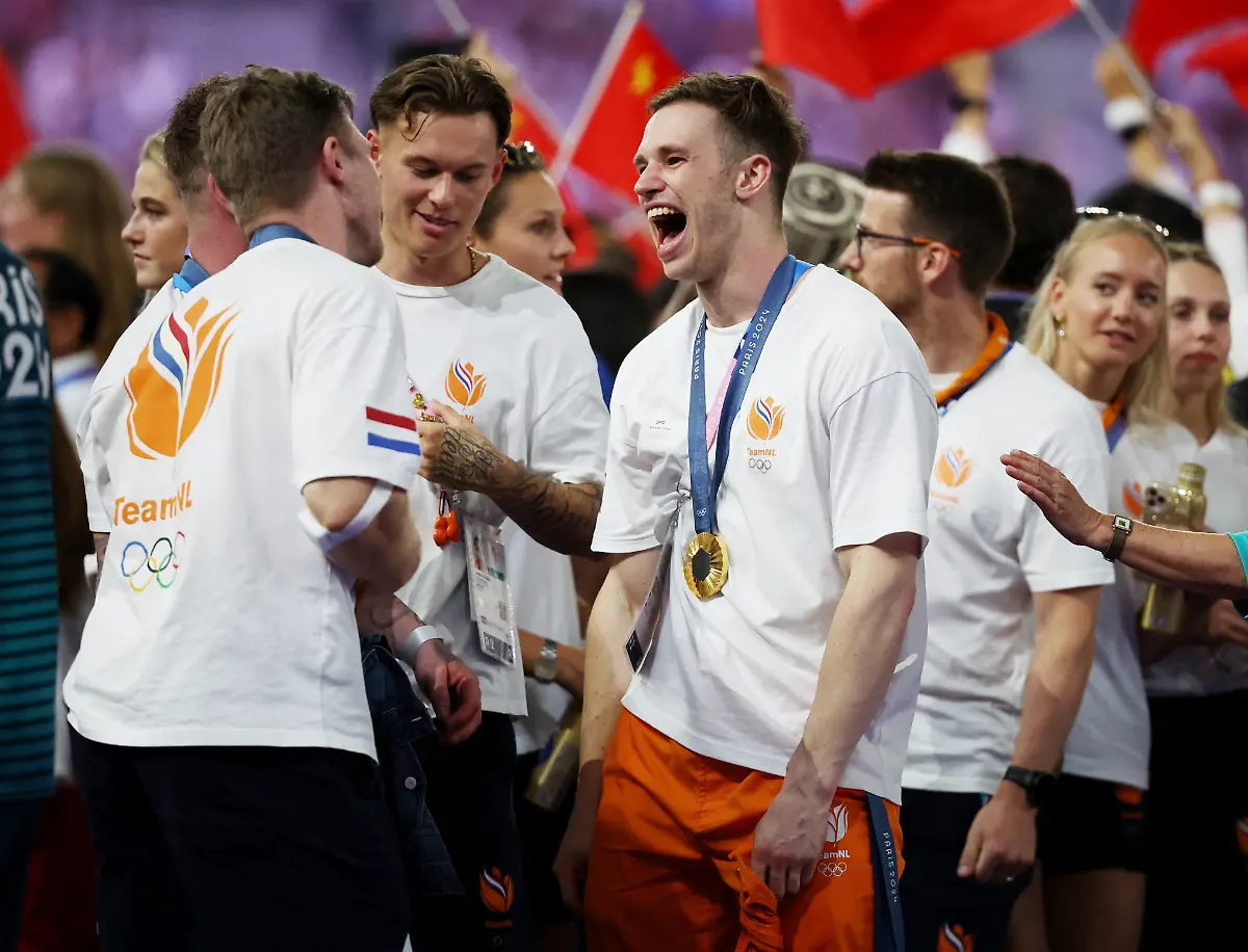 2024-08-11T195940Z-483823109-UP1EK8B1JJE1F-RTRMADP-3-OLYMPICS-2024-CEREMONIES