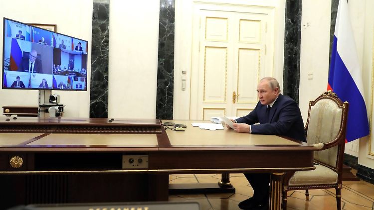 Der von Wladimir Putin angeordnete Angriff auf die Ukraine  treibt die Ölpreise in die Höhe. 