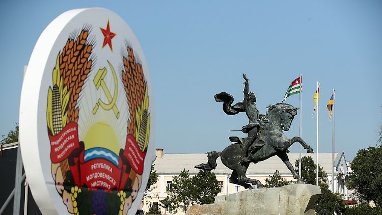 Hammer und Sichel sind im Stadtbild der transnistrischen Hauptstadt Tiraspol fest verankert.