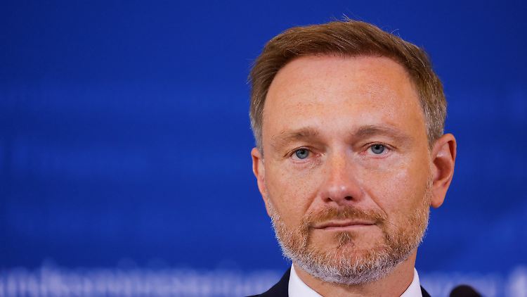 Lindner würde Schröder gern die Steuermittel entziehen. Die Entscheidung liegt allerdings nicht bei ihm.