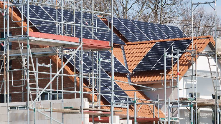 Geht es nach dem Willen der Koalition, sollen alle geeigneten Dachflächen künftig für die Gewinnung von Solarenergie genutzt werden.