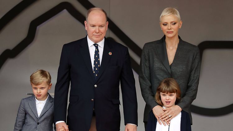 Charlène mit ihrem Mann Fürst Albert und den Zwillingen Jacques und Gabriella.