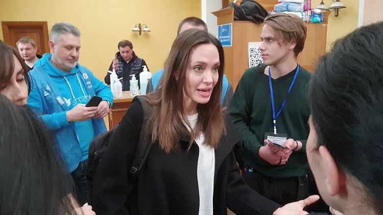 Angelina Jolies Besuch in der Westukraine enttäuscht den Chef der Raumfahrtagentur.