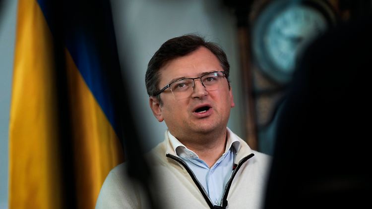 Außenminister Kuleba versucht China an alte Zusagen zu erinnern.