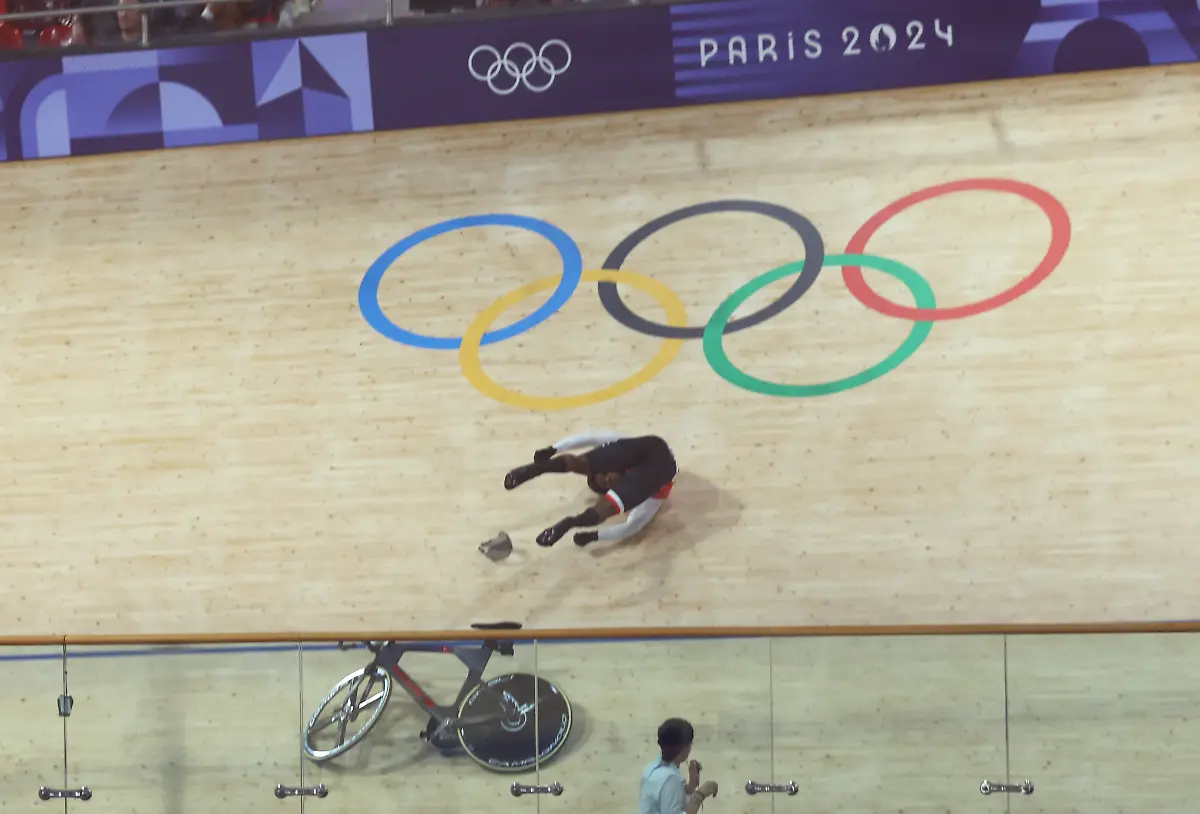 2024-08-10T180146Z-2107947610-UP1EK8A1E2XJV-RTRMADP-3-OLYMPICS-2024-CYCLINGTRACK