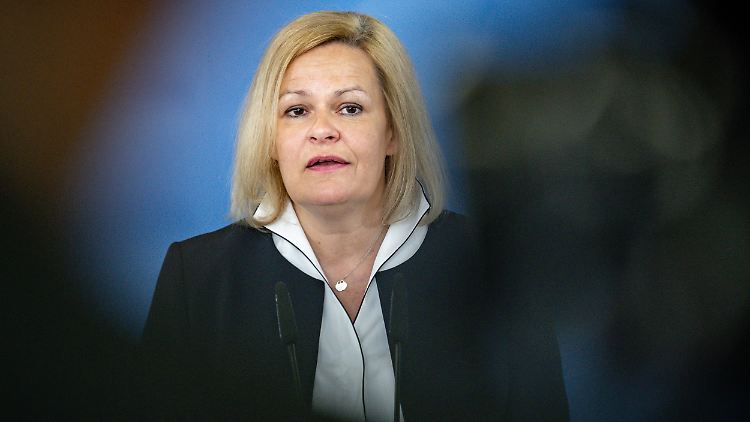 Rät Bürgern zur Vorsorge wegen des Ukraine-Kriegs: Innenministerin Nancy Faeser.