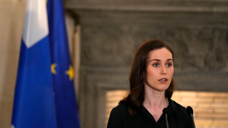 Die finnische Ministerpräsidentin Sanna Marin dürfte ihr Land in die NATO führen - im Eiltempo. Sie ist auch Gast bei der Klausur der Bundesregierung am Dienstag und Mittwoch.