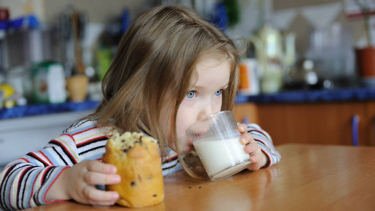 Bei Milch gibt es keine Knappheit in Deutschland. Die Nachfrage sinkt jedoch.