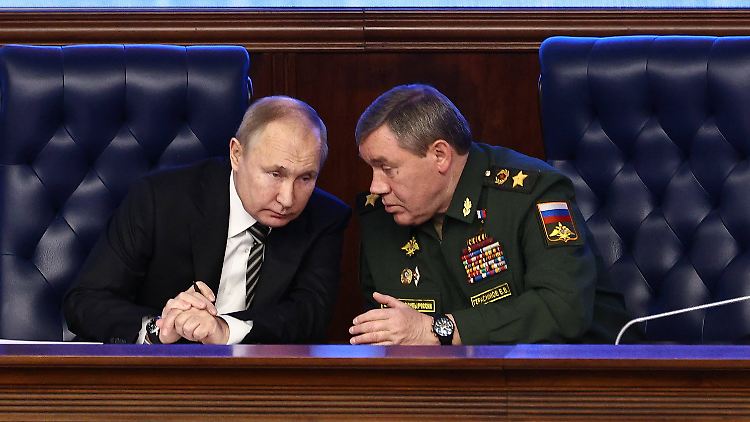 Putin im Gespräch mit Generalstabschef Gerassimow.
