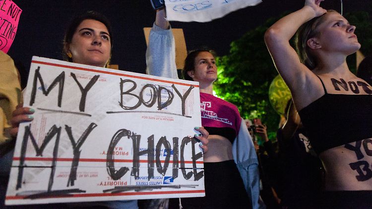 Demonstranten protestieren in den USA für das Recht auf Abtreibungen.
