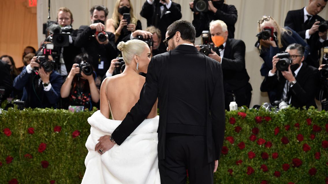 Als sie das Kleid anprobiert habe, habe es ihr zunächst nicht gepasst, erzählte Kardashian auf dem roten Teppich.